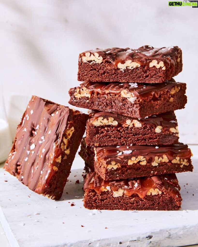Martha Stewart Instagram - Earn plenty of brownie points by offering these chewy, gooey treats to your kids or to friends on any festive occasion. What makes them so extra? The fudgy base is covered with pecan halves, cream caramel, and melted chocolate—a combo borrowed from old-fashioned turtle candies. Get the recipe at the link in our bio. 📷: @ren_fuller