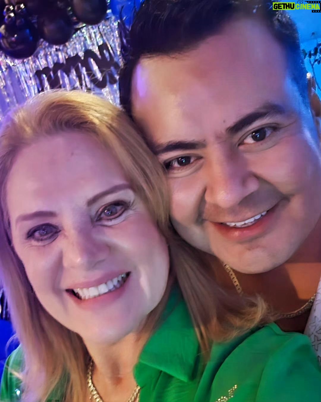 Erika Buenfil Instagram - Feliz cumpleaños mi Vic querido que sean muchos años más lleno de bendiciones . Tqm @victorkhun