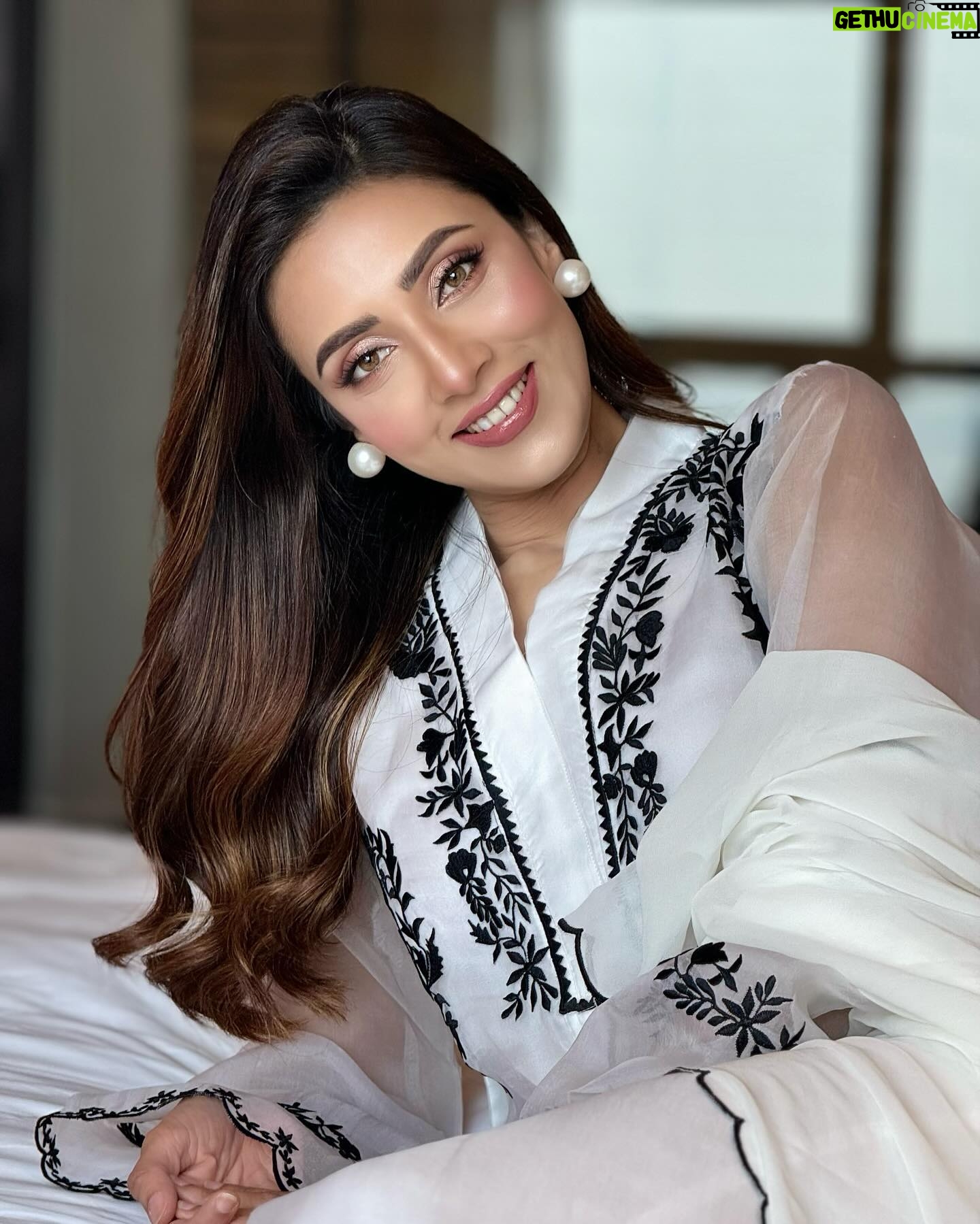 Bidya Sinha Saha Mim Instagram - Make the world a better place with your smile.🖤
