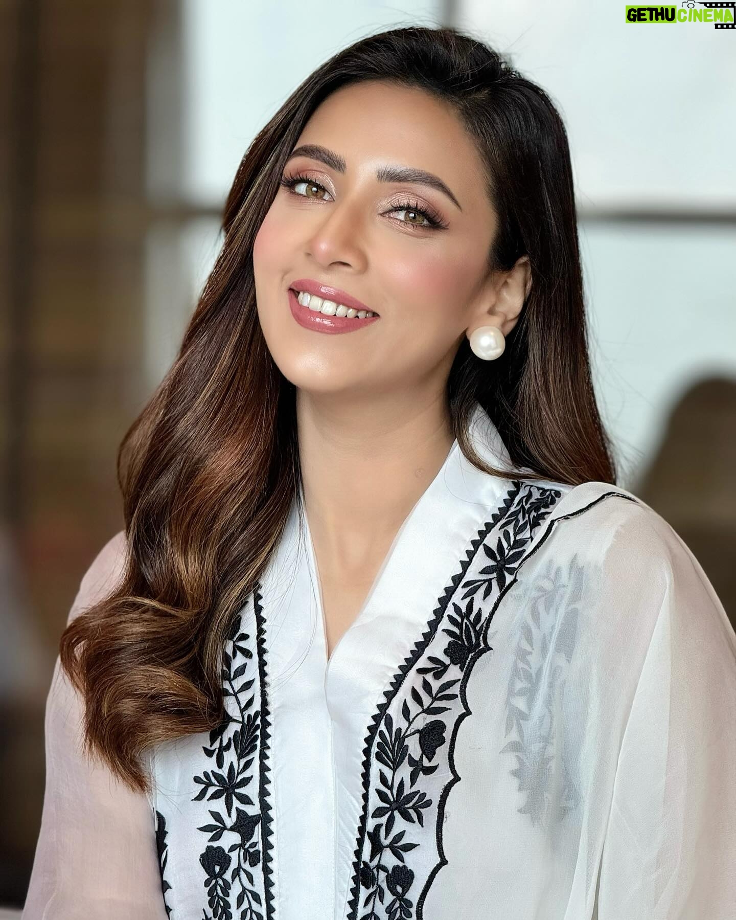 Bidya Sinha Saha Mim Instagram - Make the world a better place with your smile.🖤