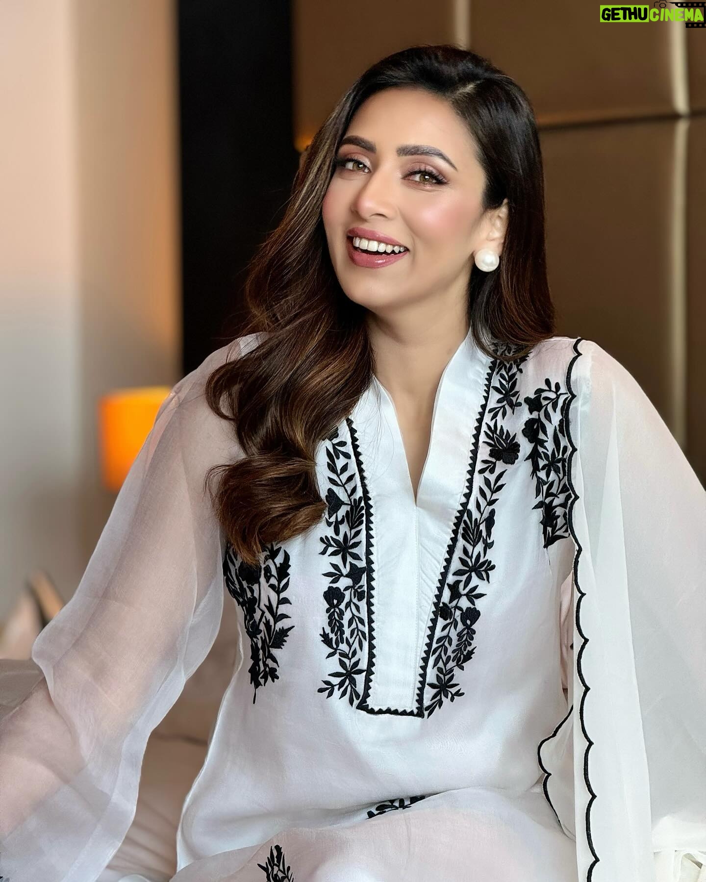 Bidya Sinha Saha Mim Instagram - Make the world a better place with your smile.🖤