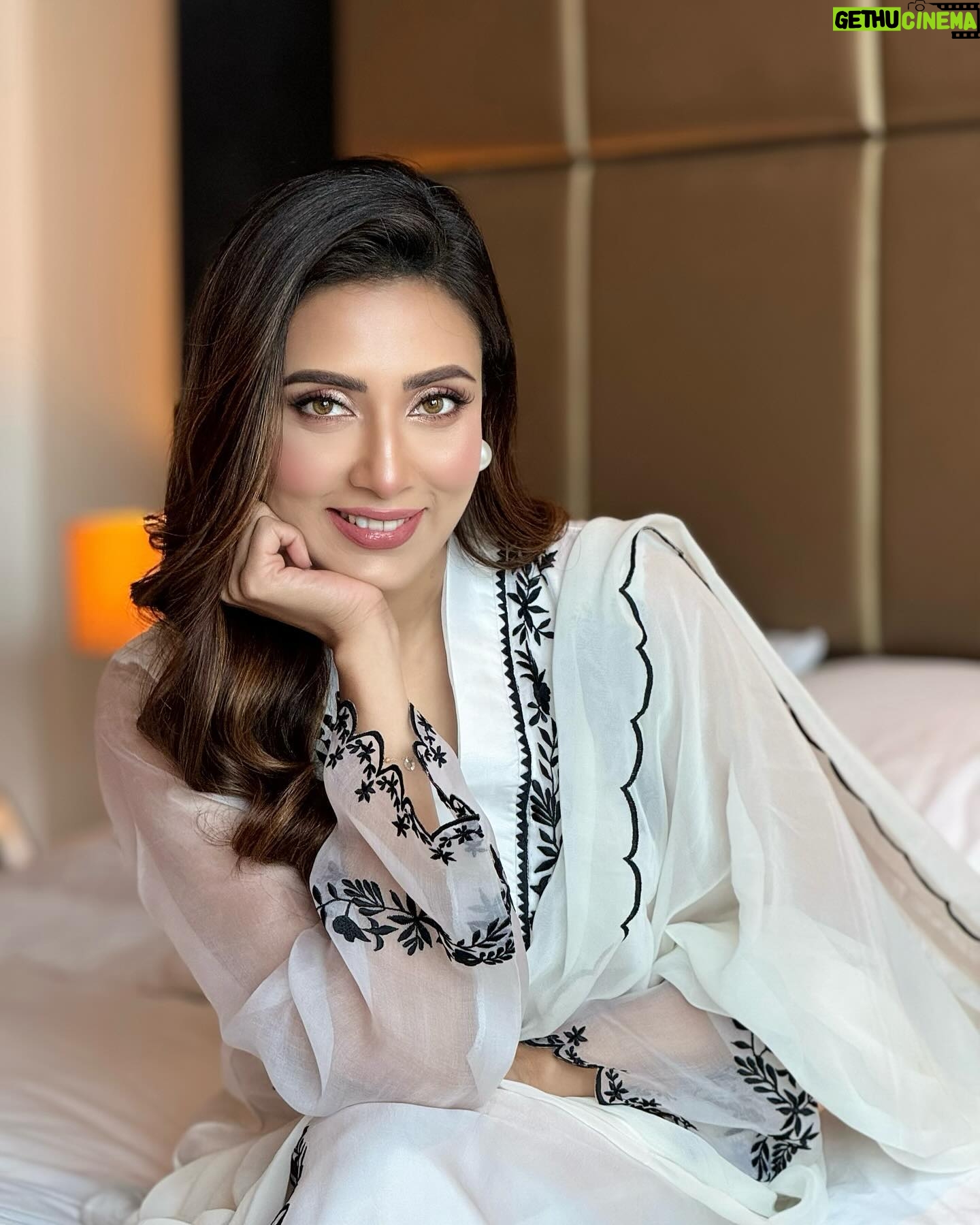 Bidya Sinha Saha Mim Instagram - Make the world a better place with your smile.🖤