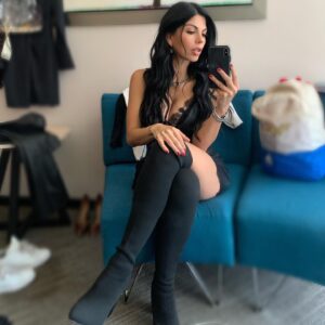 África Zavala Instagram - ¿Que te dices frente al espejo ?