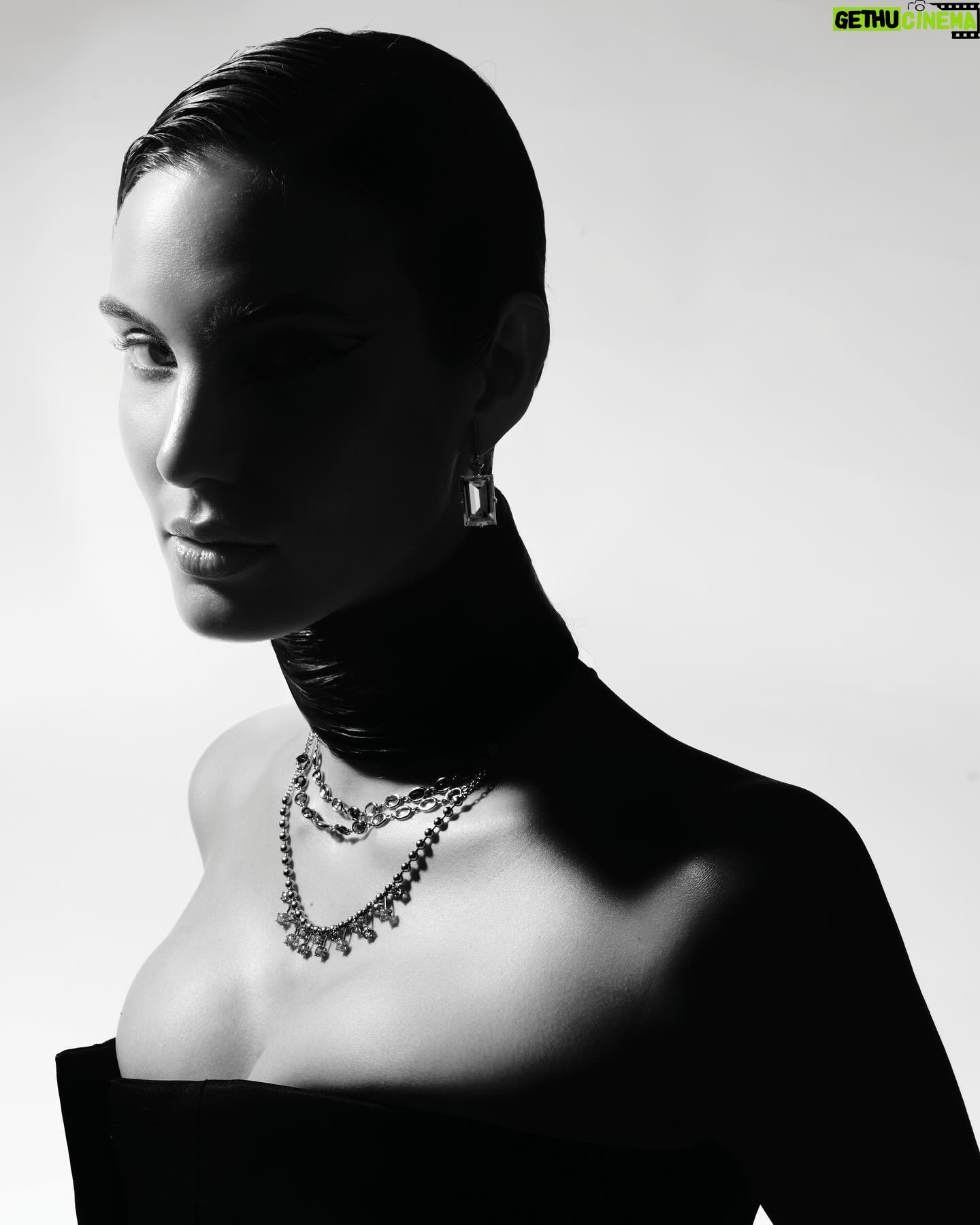 Macarena Achaga Instagram - si hubiera sido actriz en la época del cine en blanco y negro, este sería mi portfolio 🤍🩶🖤
viendo estas fotos.. a qué actriz de antes creen que podría interpretar? acepto sugerencias 👇🏻😂