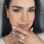 Scarlet Ortiz Instagram - @c4gjewelers 💛 bellezas vas a encontrar en oro amarillo y blanco, 18k,14k,10k, con diamantes y sin diamantes, relojes, dijes, anillos… y lo mejor es que tienen financiamiento! 
Dos locaciones 👉🏻 #Doral #miamilakes 
Especialistas en las famosas #cubanlink 
#oro #oro18k #jewelry #joyeria #c4gjewelers