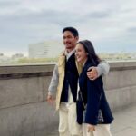 Ririn Ekawati Instagram - Lalu datang kau yang unik
Kau temani aku jalan pelan
Berdampingan tidak buru buru
Gandeng tangan 🤍
•
•
Terima kasih candid manisnya @indratriyudha 🤗