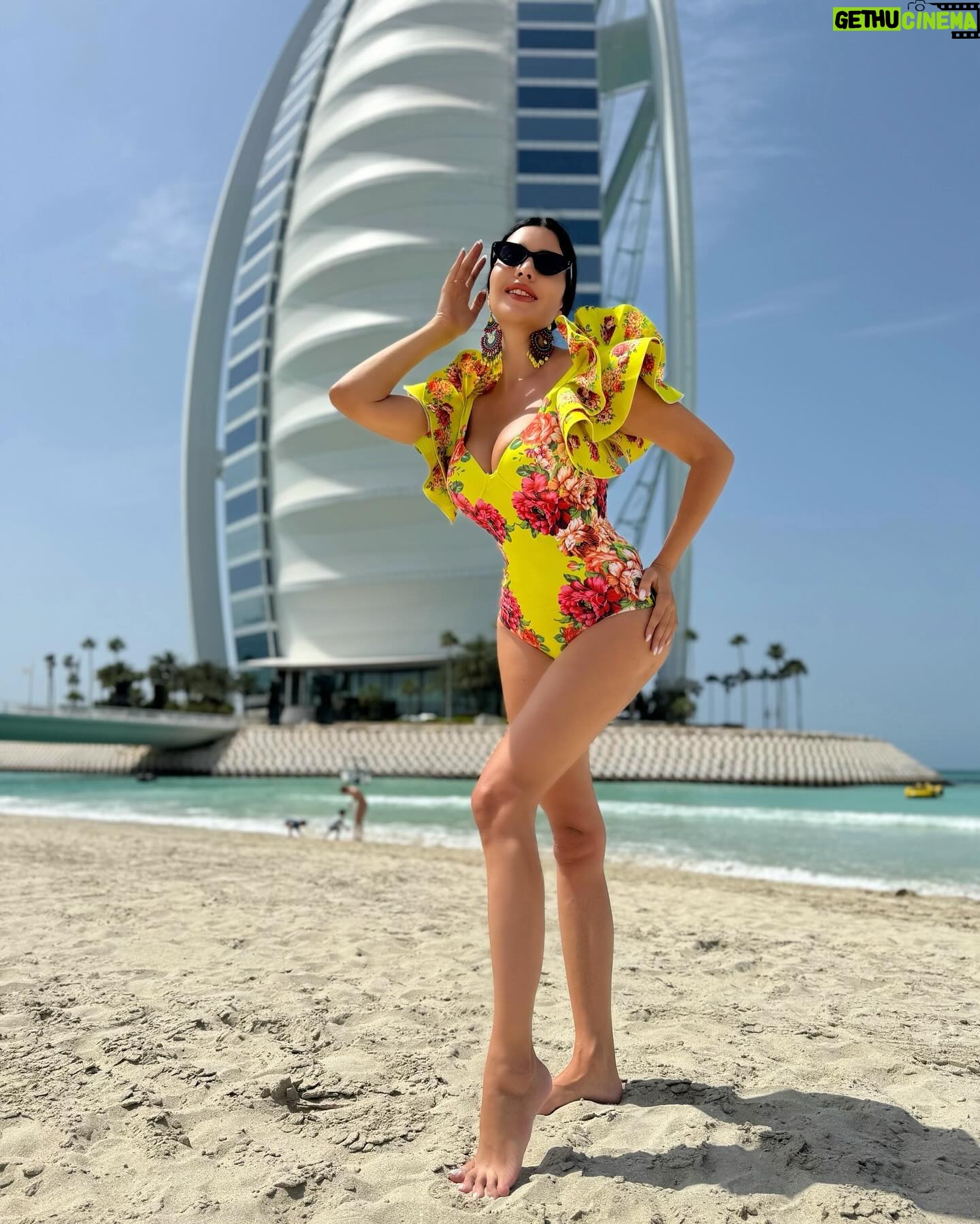 Lamitta Frangieh Instagram - Stay fresh & happy is choice..
Outfit from @vioye_us 🍋🍇
.
.
.
#swimsuit #freshstart #swimwear #lamittafrangieh #lifestyle #beautyicon #model#summervibes #dubai