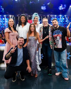 Aline Mineiro Instagram - Um pouquinho do que rolou ontem no @pgmsilviosantos 😅
 um SHOW DE CALOUROS levando alegria e diversão pra todos vocês diante de tempos tão difíceis 🙏🏼 

OBRIGADA DE TODO MEU CORAÇÃO POR TANTO CARINHO e por ser sempre tão bem recebida @sbt ❤️

Quem aí assistiu? 🥹🙌🏼

Produção @_anystore 
Make @correiamakeup