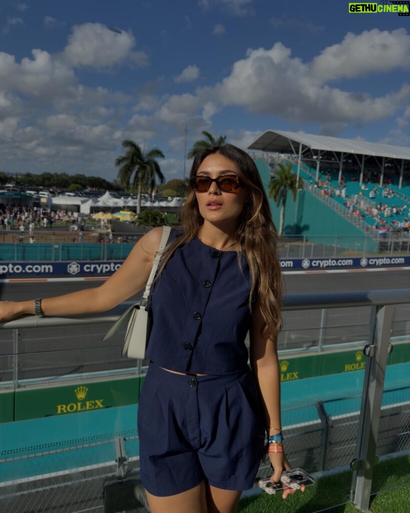Daniela Calle Instagram - F1 Miami 🏎️📸🤸🏼‍♀️