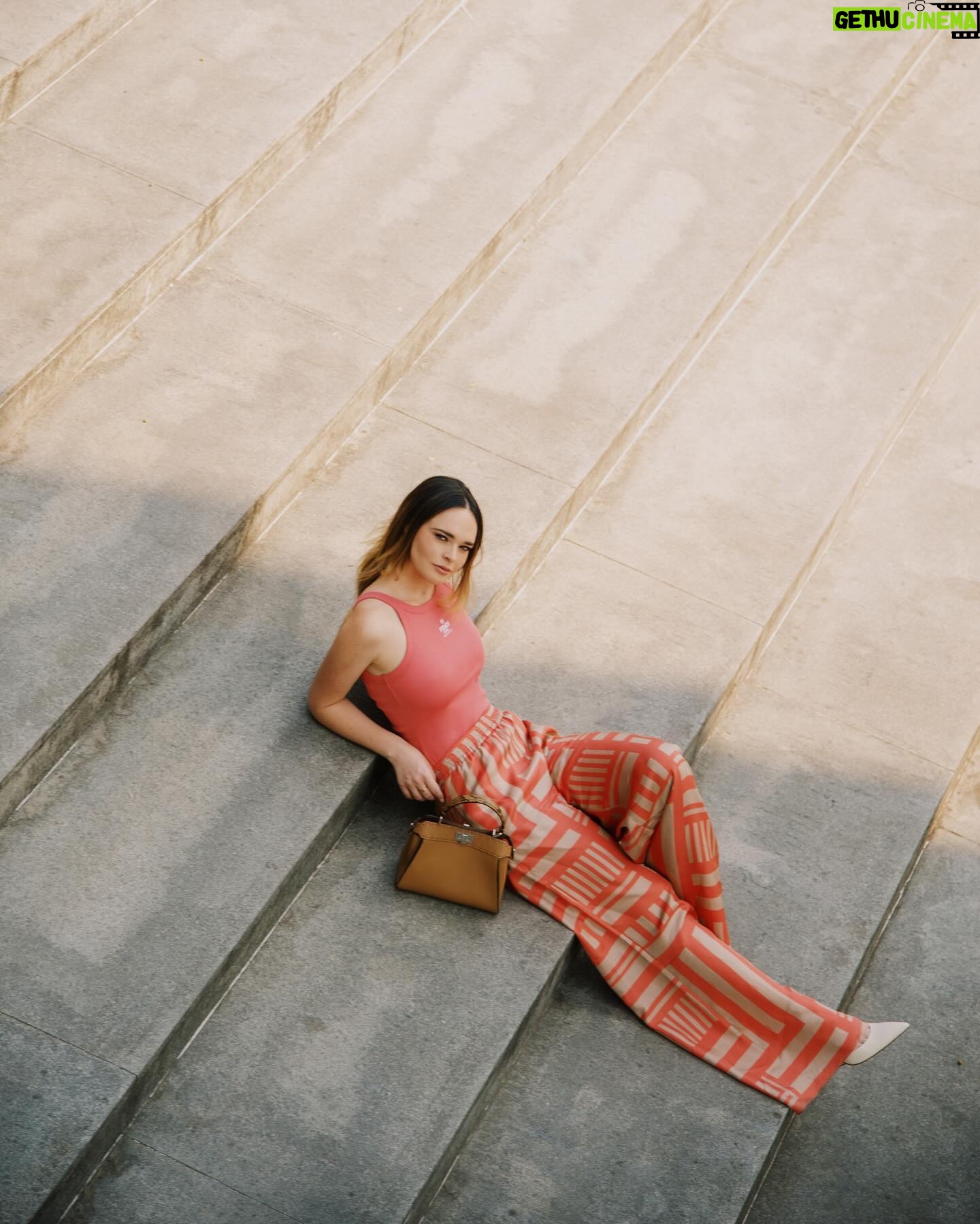 Fabiola Guajardo Instagram - Una máxima de 35° en la ciudad ☀️🟠
#FendiSummer @fendi