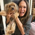 Susana Vieira Instagram – Nada melhor do que chegar em casa e ser recebida assim ❤️🥰🐶