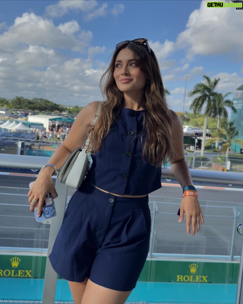 Daniela Calle Instagram - F1 Miami 🏎️📸🤸🏼‍♀️