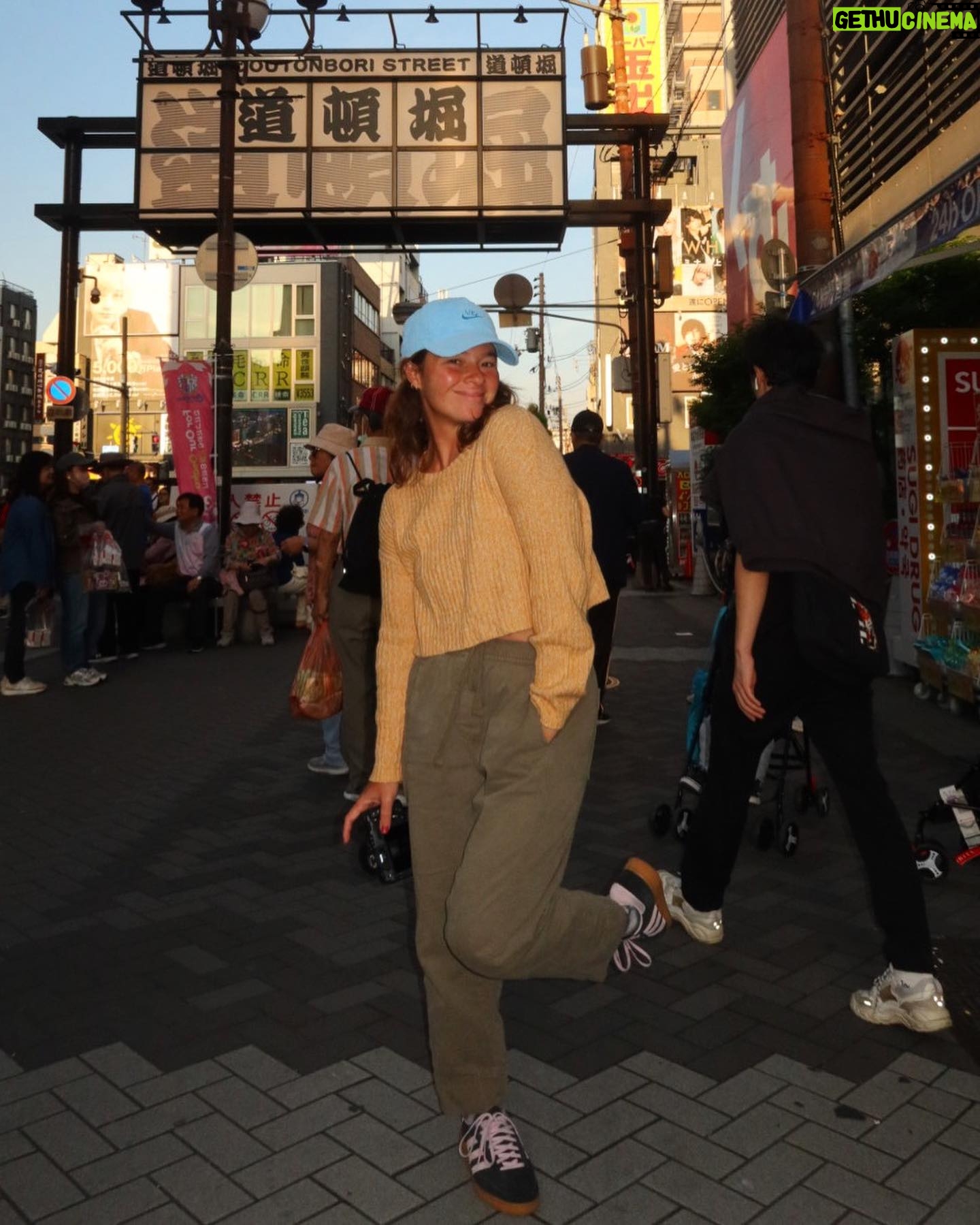 Andi Eigenmann Instagram - Ellie has taken an interest in photography, and she took some super cute pics of Lilo and I (as willing subjects).
Of course, super avail!! Love you ate.πΈπΈπΈ
π· @ellieeejercito