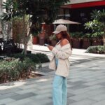 Stéphanie Durant Instagram - JEU CONCOURS ☀️🧡Avec les beaux jours, je me suis fait une sélection de vêtements sur Sarenza.com.J’ai trouvé un large choix de pièces pour toute la famille 🥰 Pour en profiter et refaire votre dressing pour le printemps, nous vous proposons de gagner :

• 1 bon d’achat de 1000€
• 3 bons d’achats de 500€

Pour participer :

•Suivez @stephaniedurant, @sarenza et @klarna 
Mentionnez un(e) ami(e)à la recherche des dernières tendances mode !
•Repartagez en story pour augmenter vos chances

4 gagnants seront tirés au sort et pourront faire leur sélection sur @sarenza , et si vous n’êtes pas tirés au sort, vous pourrez toujours passer commande et payer en 3 fois sans frais grâce à @klarna ! 

Fin du concours dimanche 5 mai 🎀

*Concours ouvert à toutes personne résidant en France Métropolitaine
 
Collaboration commerciale
 
#sarenza #sarenzastyle #jeu #concours #jeuconcours #klarna