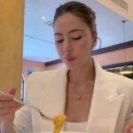 Sririta Jensen Instagram – Have a nice day to you all ka🙂
ดูแลสุขภาพกันด้วยนะคะวันนี้อากาศร้อนมาก☀️

บอกพิกัดร้านชุดสวยๆ ห้ามพลาดคอลเลกชันพิเศษ 
Victoria Beckham x Mango ได้แล้ววันนี้ที่ MANGO ชั้น 1 โซนอีเดน ศูนย์การค้าเซ็นทรัลเวิลด์ online เว็บไซต์  MANGO.com 

#MangoCommunity #MangoThailand #MangoWoman