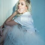 Monica Iozzi Instagram – Reverenciando a rainha! Quase não me reconheço neste ensaio, mas é um dos meus favoritos. STRiKE A POSE! Viva Madonna, sempre! 💋

Style e fotos: @viniciusmochizuki 
Beleza: @walterlobato_ 
Assessoria de imprensa: @stampa_comunicacao 

#madonna #madonnanorio