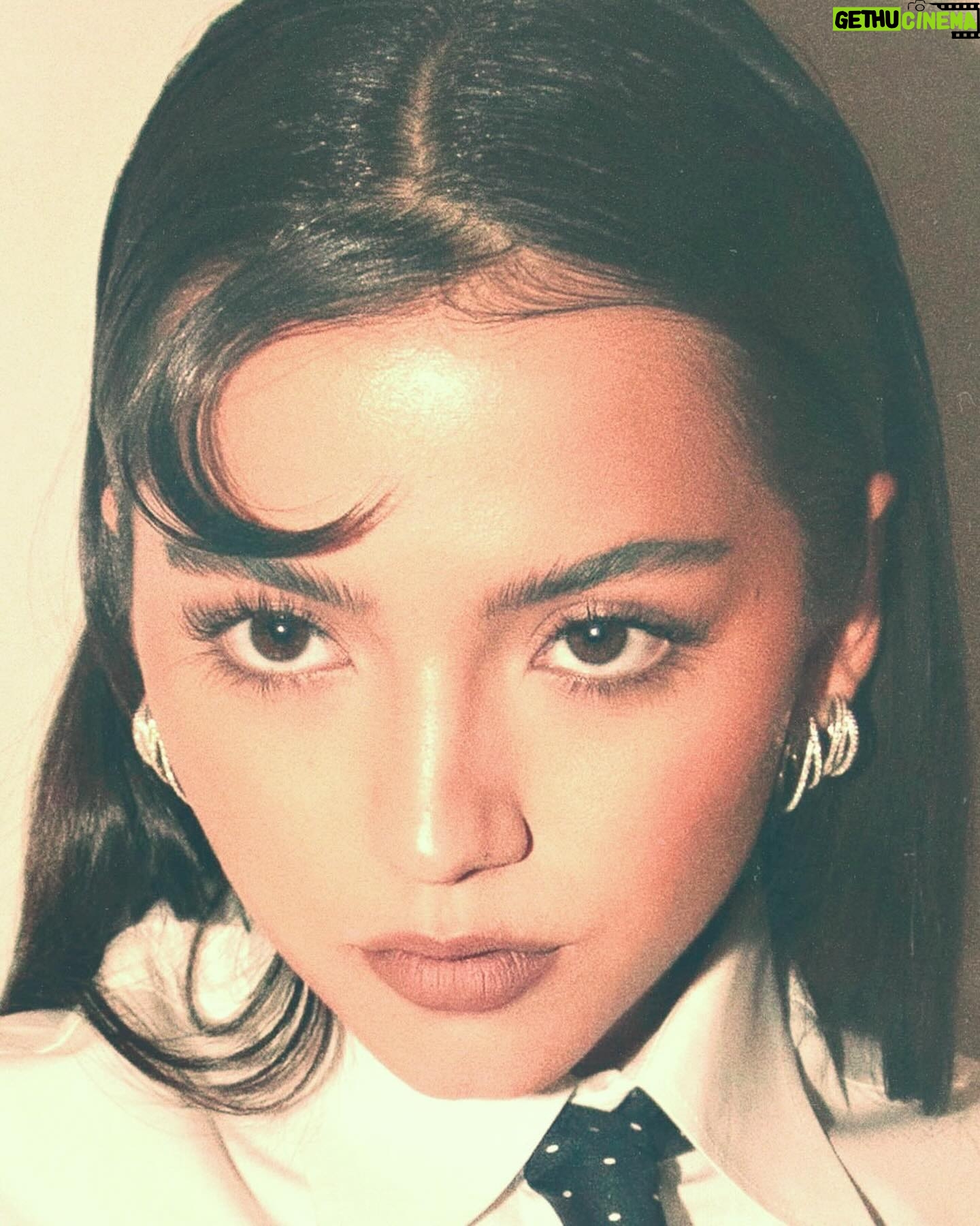 Isabela Merced Instagram - Solos from last night’s premiere of Turtles All the Way Down!! The hype just keeps on expanding, as does my love for this project… thank you @treatmyocd ♥️
Photographer: @_miazaki_
Designer: @dior
Styling: @chloeandchenelle
Styling assistant: @thejustinramirez
Hair: @rickyfraserhair
Makeup: @allanface
Makeup assistant: @matthewrctaylor
Nails: @nails_by_yoko