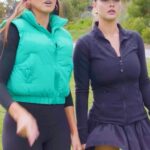 Kinsey Wolanski Instagram - Horrible form but a lot of personality 😂 NEW YOUTUBE video out now with @karol_priscilla 

#golf #girls