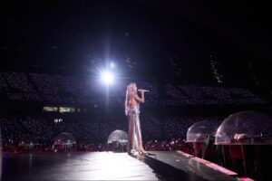 Jolin Tsai Instagram - 重慶煲 一心是來參加派對的！不是來看演唱會的
眼睛都不知道要放哪裡
一個比一個漂亮 出彩
#硬核般自得其樂的血液🩸
very proud of u 
謝謝重慶寶兩天不間斷的愛 🌶️🌶️🌶️
#喔辣辣辣
#uglybeauty2024finale重慶站