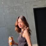 Violette Wautier Instagram - Johnnie Walker ก้าวมาครบ 100 ปีในไทยแล้ว!! ดีใจอะ...ที่ได้ก้าวมาด้วยกัน​
มา Keep Walking กันต่อนะทุกคน 

#JohnnieWalkerSTYLE #JW100YEARSInThailand #KeepWalking