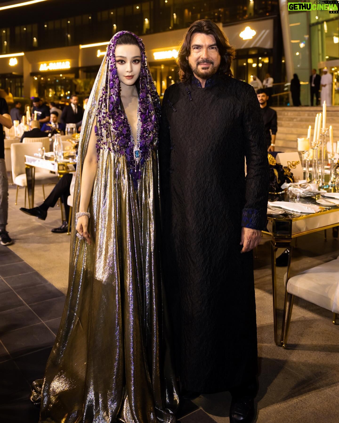 Fan Bingbing Instagram - Dubai calling! Can you feel the energy of this incredible city?
Dress: @stephanerolland_paris 2023 Spring Summer Haute Couture; coordinated by @wishgui3
High Jewels: @dhamani1969
HMU: @_christopherbu_ @huyiyin8
Photography: @mengqiangfan
PR & Management: @jerseychong @amanetuerdi_
Special thanks to @theemigala @royalseaentertainment @slsdubai