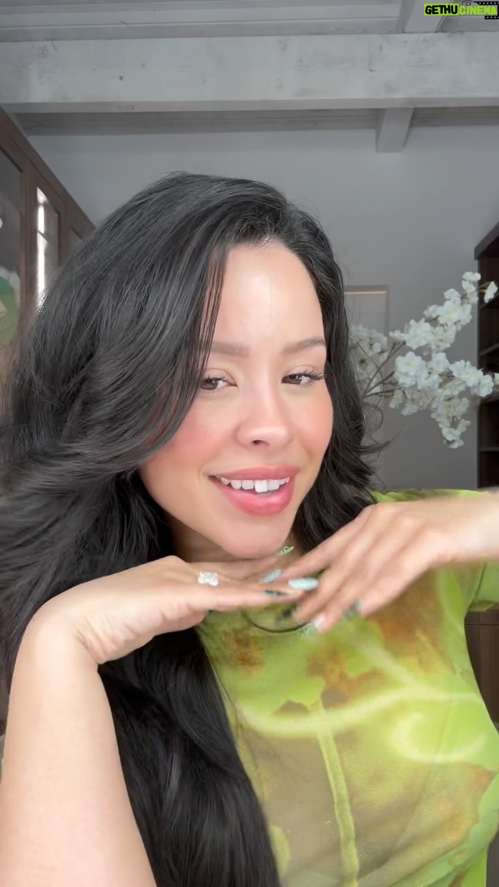 Cierra Ramirez Instagram - Fun fact of the day! It’s just as important to wear your SPF on overcast days because UVA rays can shine through clouds...that’s why me 🤝🏻 @supergoop Glowscreen are together gloom or shine! #supergooppartner