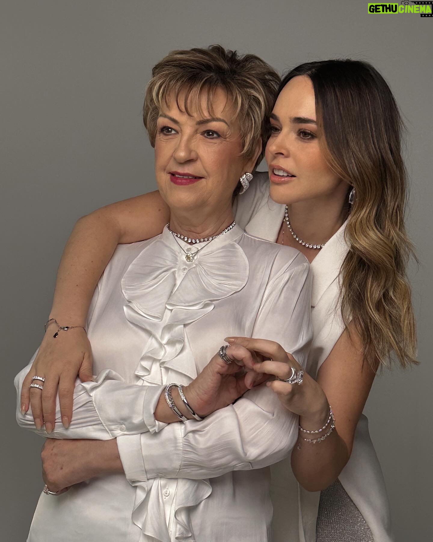Fabiola Guajardo Instagram - Cuando preguntan de mi mayor fortuna, les hablo de ti. 🤍
.
@swarovski #Swarovski #TheWonderofLove #SwarovskiLovesMom