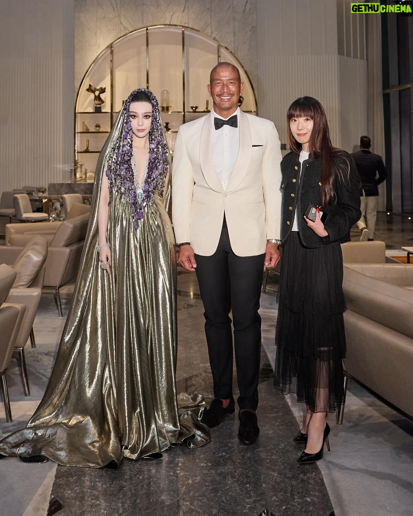 Fan Bingbing Instagram - Dubai calling! Can you feel the energy of this incredible city?
Dress: @stephanerolland_paris 2023 Spring Summer Haute Couture; coordinated by @wishgui3
High Jewels: @dhamani1969
HMU: @_christopherbu_ @huyiyin8
Photography: @mengqiangfan
PR & Management: @jerseychong @amanetuerdi_
Special thanks to @theemigala @royalseaentertainment @slsdubai