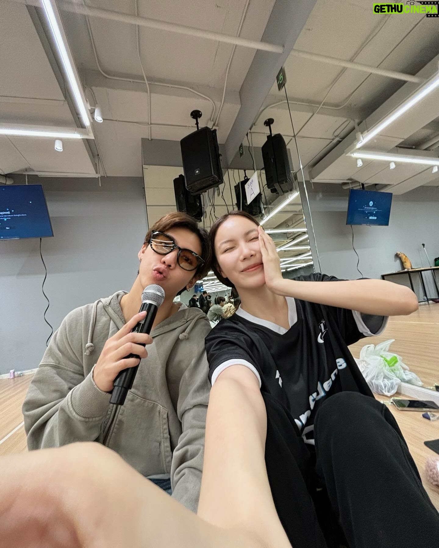 Worranit Thawornwong Instagram - พวกเราเป็นนักร้องเว่อร์😹🎤