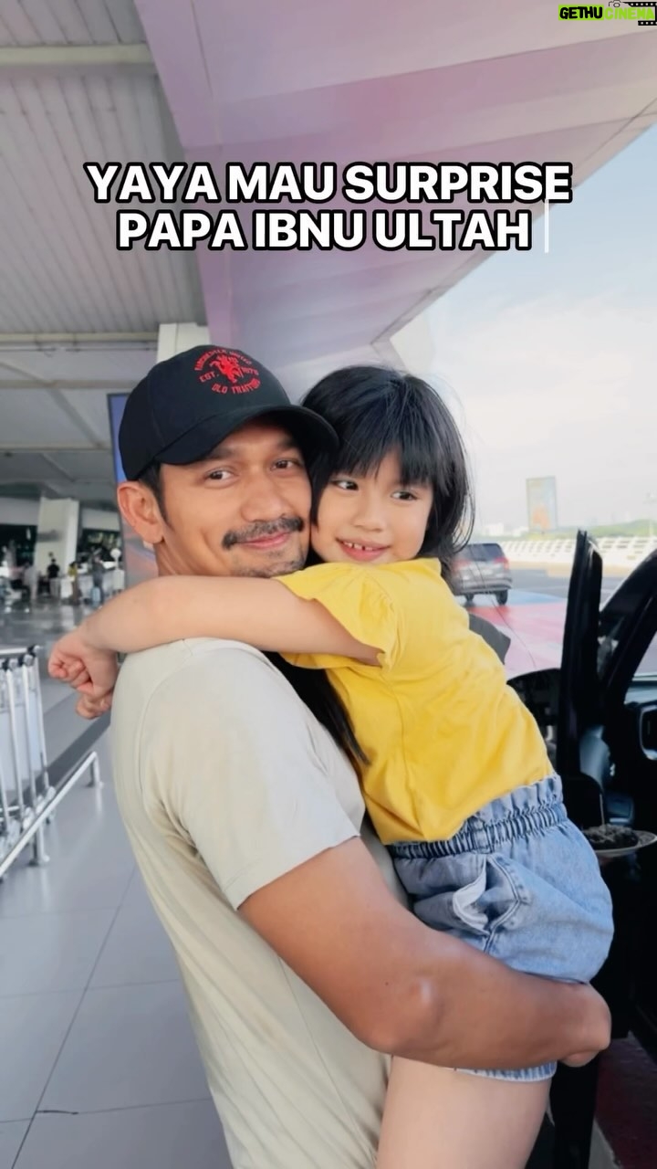Ririn Ekawati - 30.5K Likes - Dapet surprise dan ucapan special dari anakku @abigail.cattleyaputri
dan kue uniknya, bikinan sendiri katanya.. 😍
Makasih nakkk.. meskipun awalnya nge prank papa katanya ga bisa jemput..
Love you @abigail.cattleyaputri @ririnekawati 🤍🤍