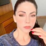 África Zavala Instagram - Mi cabeza todos los días 😂😂😂