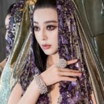 Fan Bingbing Instagram - Dubai calling! Can you feel the energy of this incredible city? 

Dress: @stephanerolland_paris 2023 Spring Summer Haute Couture; coordinated by @wishgui3 
High Jewels: @dhamani1969 
HMU: @_christopherbu_ @huyiyin8 
Photography: @mengqiangfan 
PR & Management: @jerseychong @amanetuerdi_ 
Special thanks to @theemigala @royalseaentertainment @slsdubai