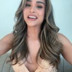 Clarissa Molina Instagram - Que felicidad! Estoy muy emocionada de poder compartirles esta nueva linea “merch” dedicada a nuestras mamás justo a tiempo para el dia de la madre! Los diseños ya se encuentran disponibles en mi pagina de web www.clarissamolina.com - espero que les guste tanto como a mi! Los diseñé con mucho cariño para ustedes! 

➡️ www.clarissamolina.com ⬅️🙏🏼😇