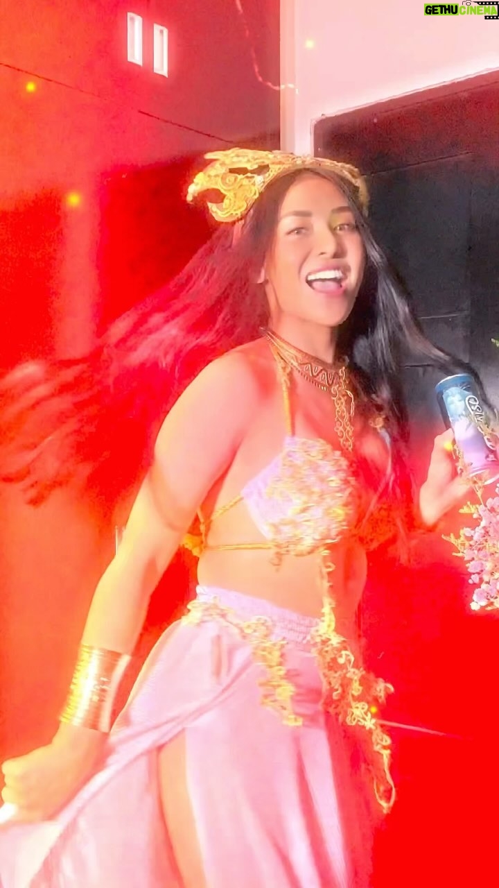 Sanya Lopez Instagram - Marami na talaga ang nacucurious sa Paraiso Beer 👀 Totoo talaga na masarap ito, mayroon itong orange bursts at citrusy aroma kaya napaka-refreshing✨
Tuloy-tuloy lang sa pag-share ng good vibes at Paraiso experience nyo (plus points kung may costume ka) :)
#TasteandExperienceParaiso
#ParaisoBeer