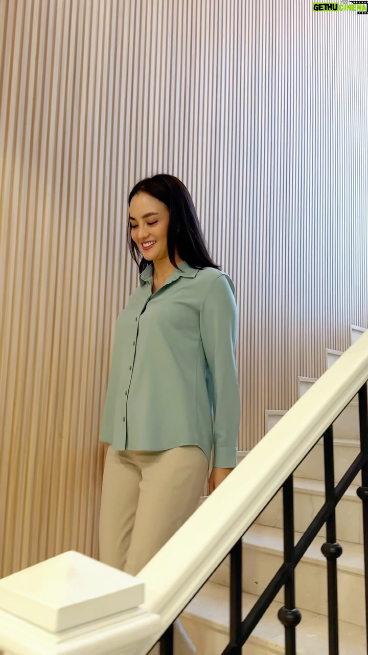Ririn Ekawati Instagram - Mau sesuatu yg beda di rumah sederhana dan nyaman ini. biar ada detailnya jadilah aku pakein Woodpanel dari @trideewallpaper jadi hangat ya looknya ✨
super like 😍