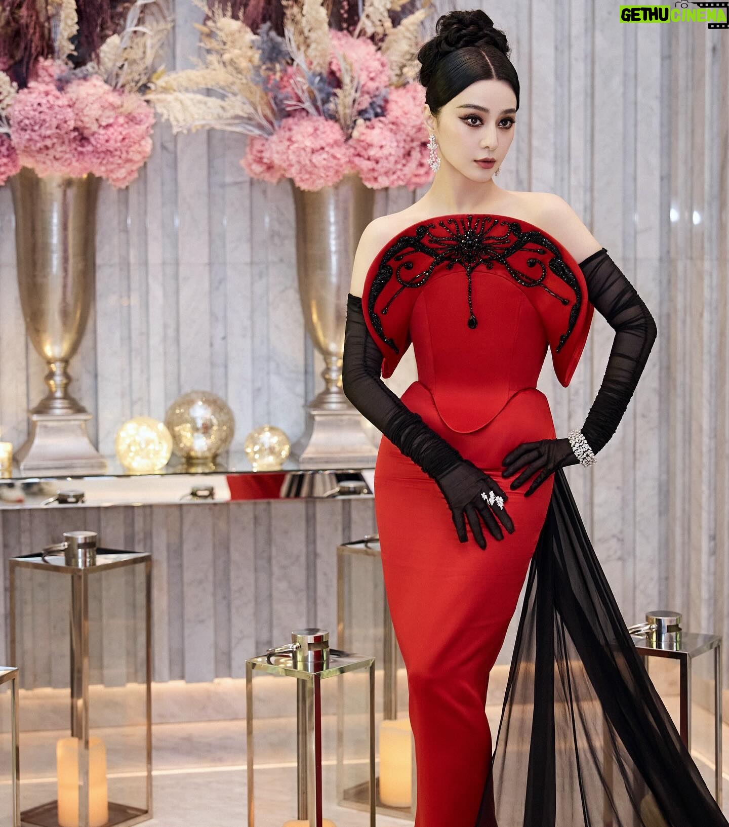 Fan Bingbing Instagram - As-salamu alaykum!
Grateful to be named the EMIGALA 2024 Fashion Icon of the Year š
Dress: @andreabrocca Alta Moda 2024 Spring Summer; coordinated by @wishgui3
High Jewels: @dhamani1969
HMU: @_christopherbu_ @huyiyin8
Photography: @mengqiangfan
PR & Management: @jerseychong @amanetuerdi_
Special thanks to @theemigala @royalseaentertainment @slsdubai