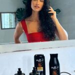 Débora Nascimento Instagram – Essa é a minha rotina de finalização dos meus cabelos para ficar com os cachos e o volume que eu amo, com ajuda da linha Cachos 3A ao 3C da @Vult. 

Agora quero ver como você cuida dos seus cabelos. Compartilhe a sua rotina com a tag #MeuCabeloVult. @Vult e eu vamos escolher os melhores vídeos para presentear com algumas surpresas.