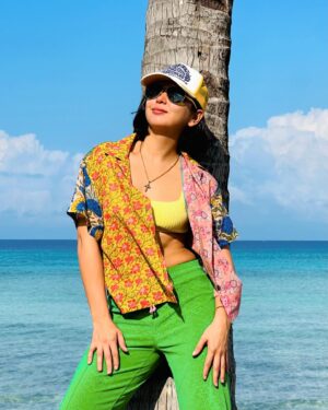 Beauty Gonzalez Instagram - Same Sun, Different Vibe. 🌞
Still scorching but somehow the sea views and sea breeze takes the pain away.🩵