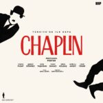 Aybüke Pusat Instagram - Şapkası altında gizlediği derin hüznü, gülüşlerindeki masumiyeti ve adımlarındaki o eşsiz hüneriyle, beyaz perdenin unutulmaz yıldızı Charlie Chaplin’in yaşam hikayesi Türkiye’de ilk defa sahnede hayat buluyor. Londra’nın yoksul mahallelerinden yola çıkıp genç yaşta sahnelere adım atan, Amerika’ya uzanarak Hollywood’un zirvesine yerleşen ve özel hayatındaki skandal iniş çıkışlarla, politik görüşleriyle, yarattığı efsanevi eserler ve ikonik Şarlo karakteriyle hem güldüren hem düşündüren Charlie Chaplin’in zengin yaşam öyküsü, bu müzikli tiyatro oyunuyla seyirciyle buluşuyor. 

“Hayat yakın planda trajedi, geniş planda komedidir.”

Biletler @passo’da satışta!

KÜNYE

Yapım: MSP
Yapımcı: Mert Siliv
Uygulayıcı Yapımcı: Begüm Ertuğrul

Proje Koordinatörü: Merve Akgül
Marka Direktörü: Senemay Kılıçoğlu
Yapım Sorumlusu: Gamze Almacı
Yapım İletişim: Ahmet Murat Kurt
Yapım Asistanları: Cesim Berk Akbay,  Damla Beyazbulut 

Yazan: Aksel Bonfil
Yöneten: Saim Güveloğlu
Oyuncular: Özgür Daniel Foster, Aybüke Pusat, Şebnem Dönmez, Emre Taşkıran, Murat Danacı, Defne Koldaş, Semih Ali Aksoy, Çınar Yener

Yardımcı Yönetmen: Anıl Can Beydili
Dekor/Kostüm Tasarım: Gamze Kuş
Işık Tasarım: Utku Kara
Koreograf: Tuğçe Tuna
Chaplin Eğitmen: Dan Kamin

Chaplin Şan Hocası: Günay Acar
Müzik Direktörü: Berkay Özideş
Orkestra: Devrim Ilgaz Karaahmet, Aleyna Talınlı, Zeynep Yüce, Eylül Özişler, Güneş Batmaz

Oyun Asistanı: Çağla Erdoğan
Afiş Tasarım: Berkcan Okar
Afiş Fotoğraf: Fethi Karaduman
Makyaj: Gila Benezra 
Saç: Şahin Gül
PR İletişim: Çağla Gülsaraç (PR Fabric) 
Sosyal Medya: Prodigy Agency

#chaplinsahnede