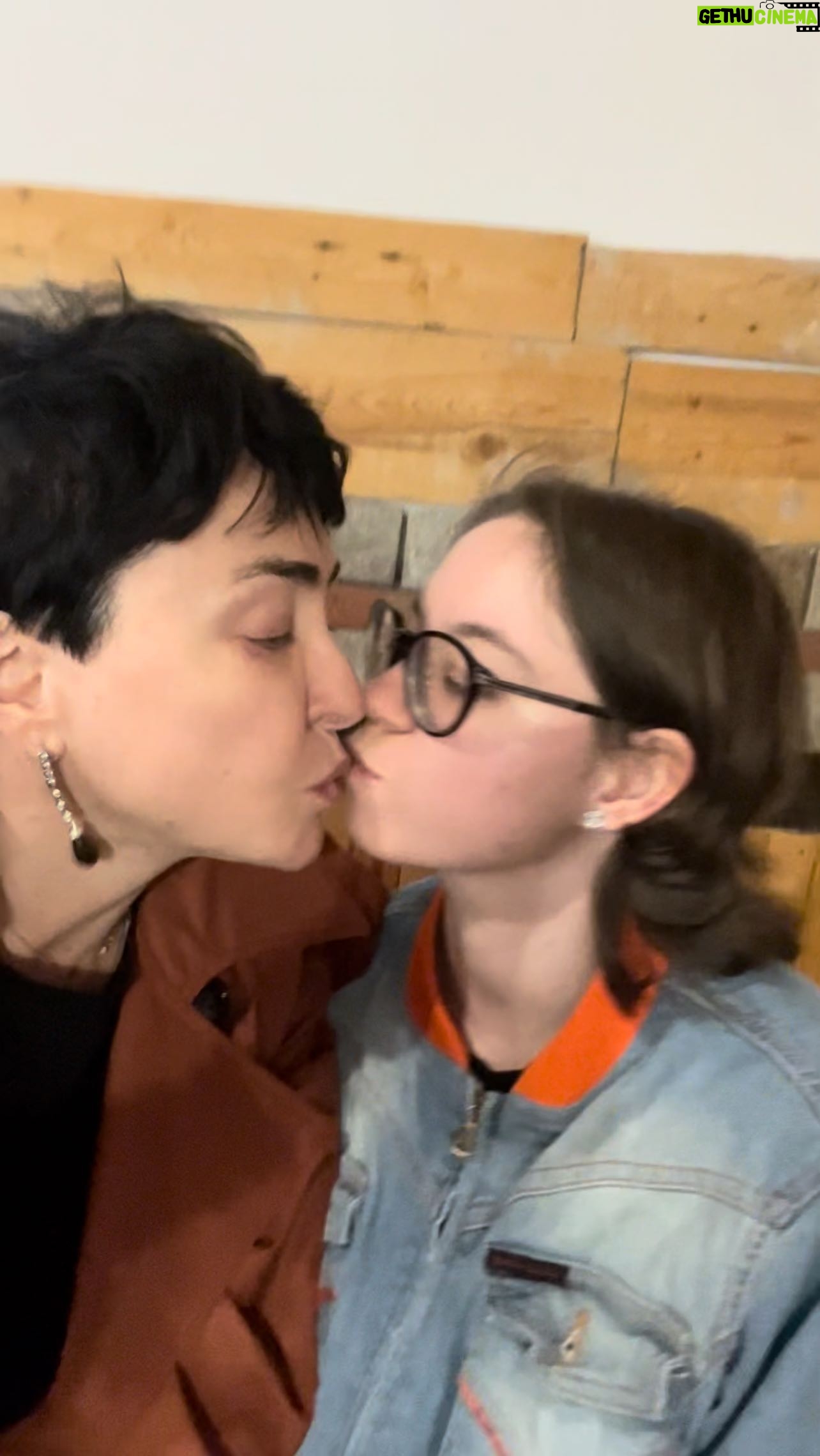 Lolita Milyavskaya Instagram - Всех с Праздником!! 🙏❤️ Целуем всех подписчиков три раза!