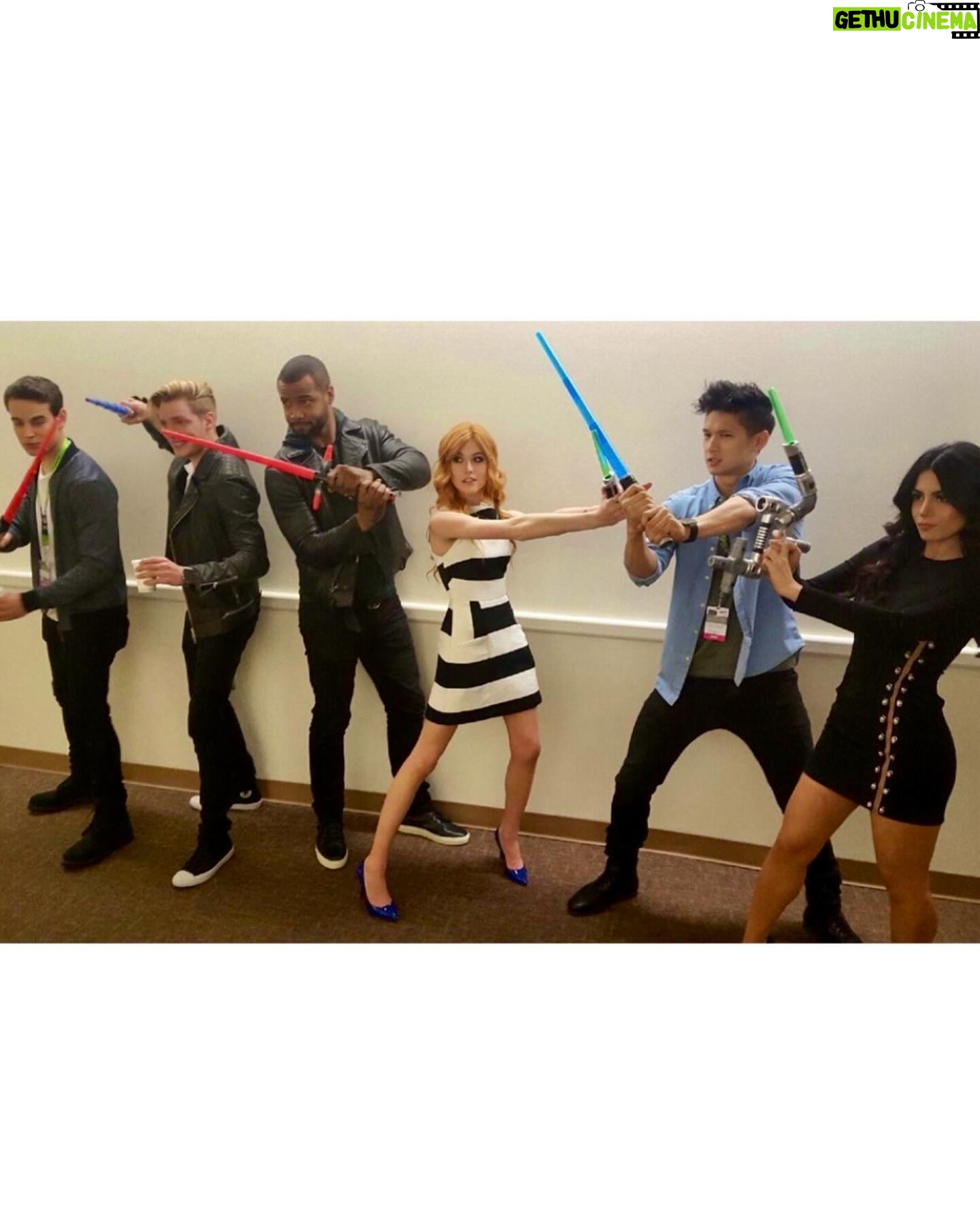 Katherine McNamara Instagram - Happy #StarWars Day! 💚💙 #Maythe4thBewithYou! 🪐🛸