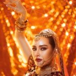 Rhatha Phongam Instagram – โอมชะโอมมหาระรวย ให้เทอระทดระทวย จะแสกคาถาให้เทอ….. 🔥❤️ #ญาญ่าญิ๋ง ขอบคุณทีมงาน ทีมหน้าผม ทีมชุด เสกได้ภายใน 1 วัน ปั้นคอนเทนท์กัน 5 ชั่วโมว สนุกมากกกกก ขอบคุณนะคะ @partymakeup @upbert_makeup @fayy_fayy @junesunshine @mod1kanokwan @studio_kori_bkk @natasharental ❤️❤️❤️❤️❤️❤️
