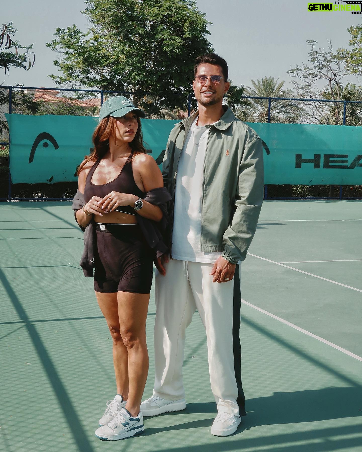 Stéphanie Durant Instagram - Sport & style avec Sarenza.com 🎾 💚
Nos looks viennent de chez @sarenza ⚡️ Vous aimez bien ?
Alors vous aussi achetez maintenant et payez plus tard avec @klarna 🫣
Collaboration commerciale