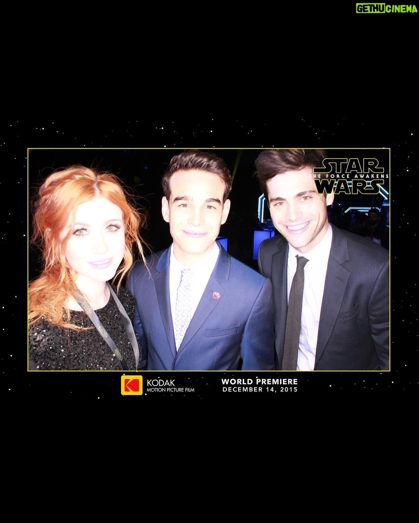 Katherine McNamara Instagram - Happy #StarWars Day! 💚💙 #Maythe4thBewithYou! 🪐🛸