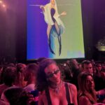 Débora Nascimento Instagram – Fui com @absolutbrasil ver de perto a maior artista do mundo da música. Emblemática RAINHA! Essa noite ficará para história e pra sempre na memória.

Beba com moderação 🔞

#BornToMix #AbsolutVodka 
publicidade