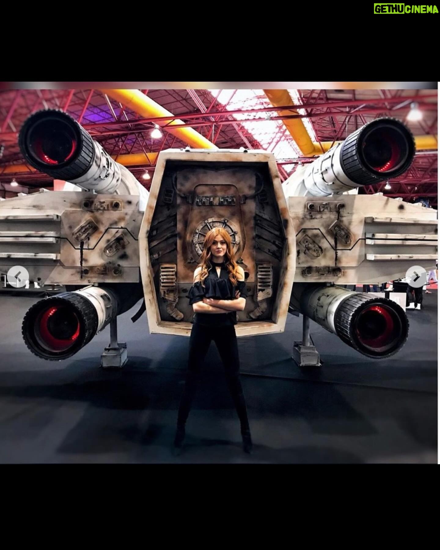 Katherine McNamara Instagram - Happy #StarWars Day! 💚💙 #Maythe4thBewithYou! 🪐🛸
