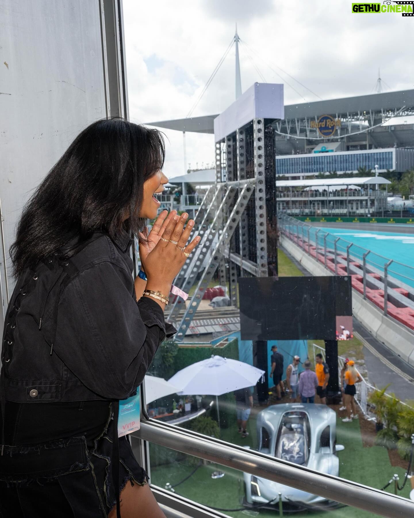 Chanel Iman Instagram - Perfect date at F1 in Miami 🏎️💨 Thank you @fiatusa for inviting us to the trophy house to watch the race #fiat500e