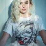 Monica Iozzi Instagram – Reverenciando a rainha! Quase não me reconheço neste ensaio, mas é um dos meus favoritos. STRiKE A POSE! Viva Madonna, sempre! 💋

Style e fotos: @viniciusmochizuki 
Beleza: @walterlobato_ 
Assessoria de imprensa: @stampa_comunicacao 

#madonna #madonnanorio