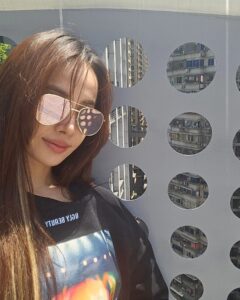 Jolin Tsai Instagram - 好久沒自拍了耶 只有前兩張） 
得了自拍不卷症....?! 😅😅 
#旅遊趣
#uglybeauty2024重慶站