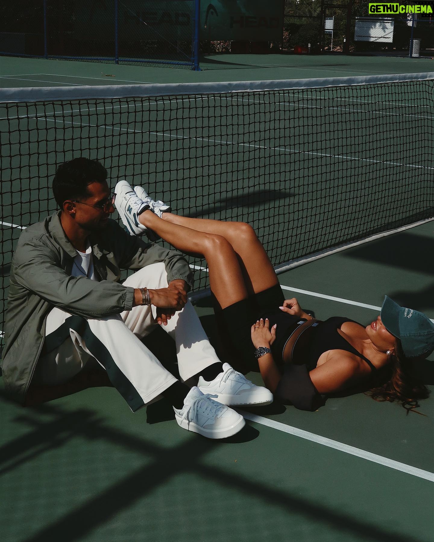 Stéphanie Durant Instagram - Sport & style avec Sarenza.com 🎾 💚
Nos looks viennent de chez @sarenza ⚡️ Vous aimez bien ?
Alors vous aussi achetez maintenant et payez plus tard avec @klarna 🫣
Collaboration commerciale